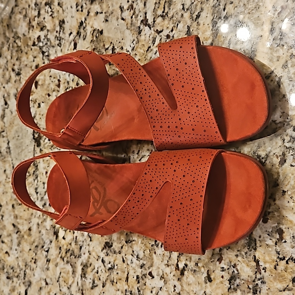 OTBT brick red sandals